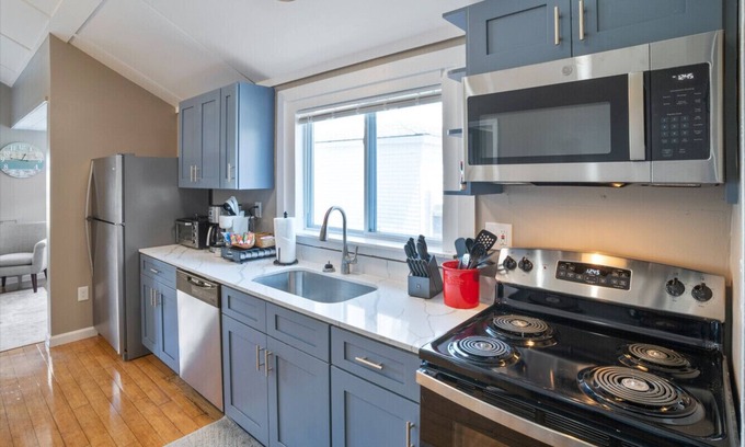 Hampton Apartment | Couples Beach side condo getaway