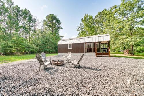 Broken Bow Apartment | Couples Cabin in Broken Bow about 5 Mi to Downtown!
