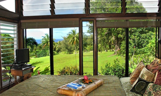 Hana Apartment | Couples & Honeymooners. Privacy & Romance! 7 Sacred Pools