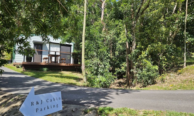Gordonvale Cabin | Couples Retreat spa & massage cabin Cairns