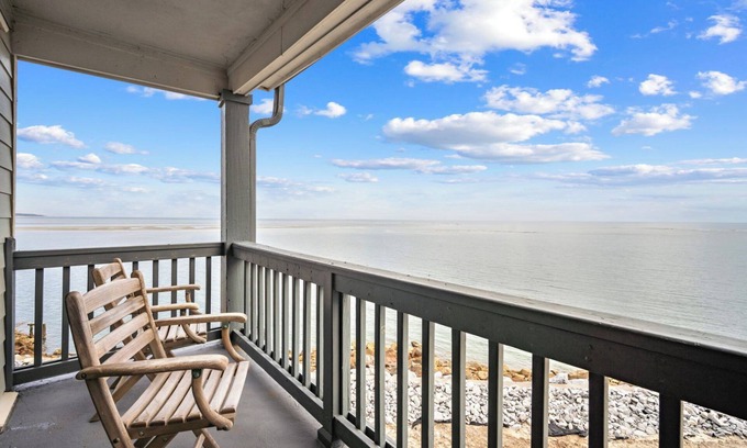 Saint Helena Island Villa | Couples Retreat with Breathtaking Oceanfront Views, Community Pool, Elevator - 735 North Hampton