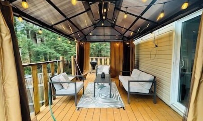 Kawartha Lakes House | Couple’s Romantic & Adventure Retreat on the water