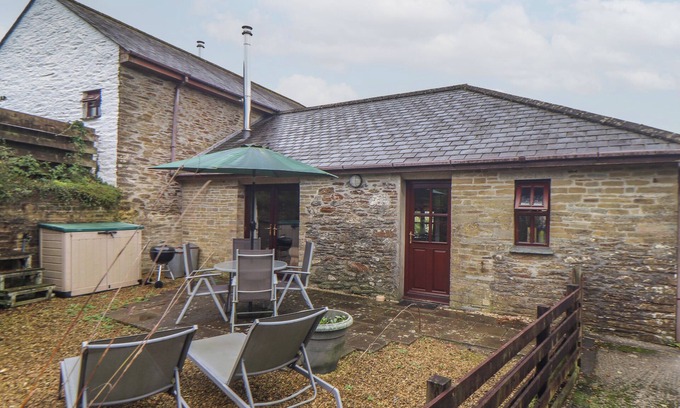 Pelynt Cottage | COURT COTTAGE, pet friendly, with open fire in Pelynt