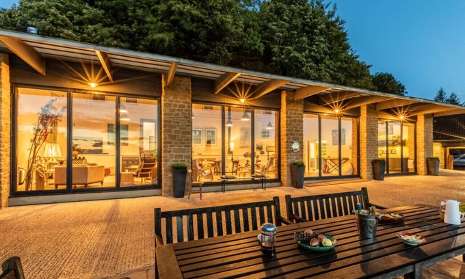 Chedington House | Court Farm Gallery - Six Bedroom House, Sleeps 12