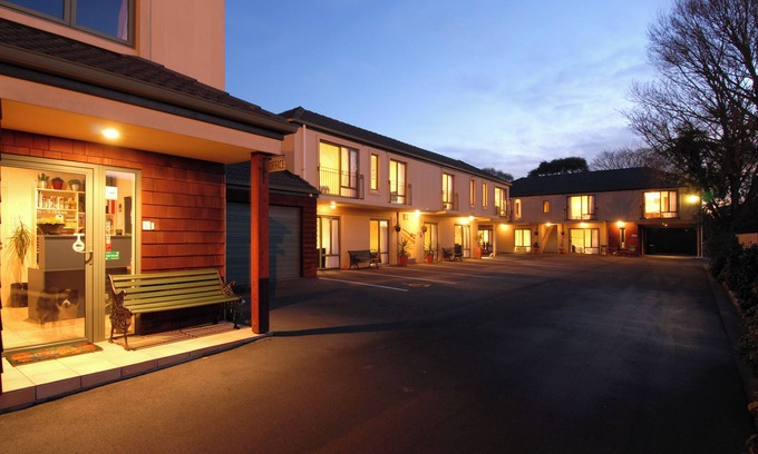 Sherborne Street Hotel | Courtesy Court Motel