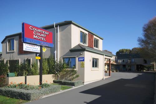 Sherborne Street Hotel | Courtesy Court Motel