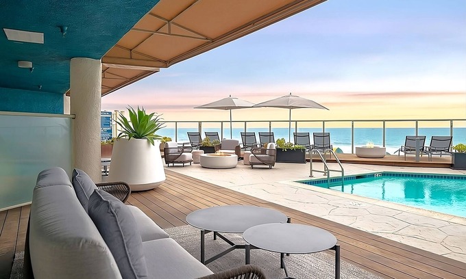 Carlsbad Village House | Courtyard 1 King at Beach Terrace, On-Site Pool, Parking, Free Breakfast