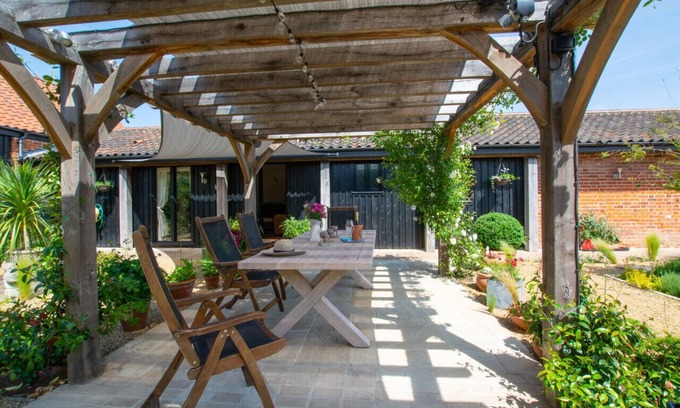 Skeyton House | Courtyard Barn 2 - Two Bedroom House, Sleeps 4