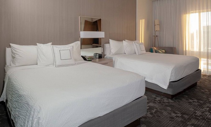 Town and Country Hotel | Courtyard by Marriott St. Louis West County