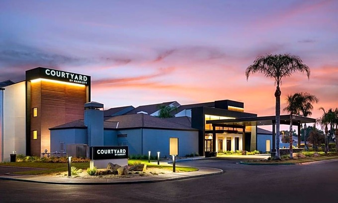 Raisin Hotel | Courtyard by Marriott Fresno