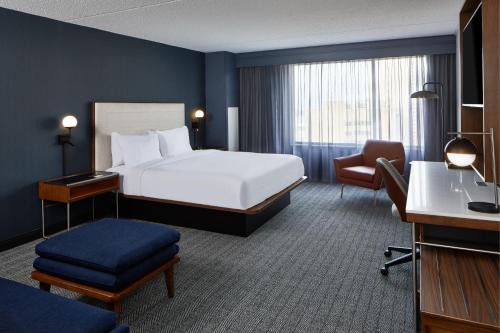 Downtown Detroit Hotel | Courtyard by Marriott Detroit Downtown
