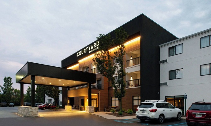 Utica Hotel | Courtyard by Marriott Detroit Utica