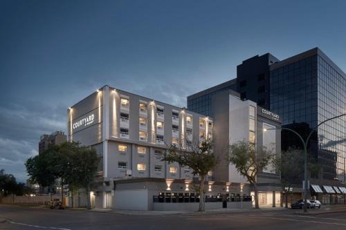 Regina Hotel | Courtyard by Marriott Regina Downtown