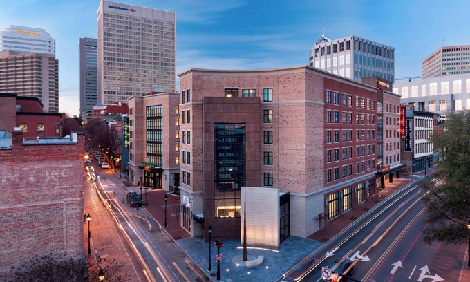 Downtown Richmond Hotel | Courtyard by Marriott Richmond Downtown