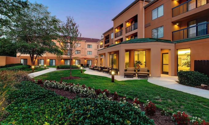 Sandston Hotel | Courtyard by Marriott Richmond Airport