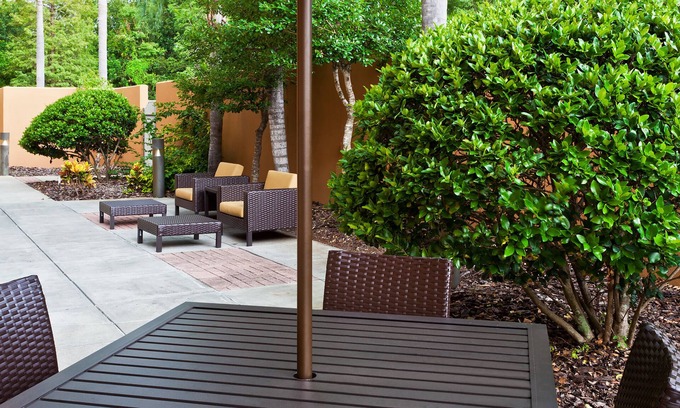 Tampa Hotel | Courtyard by Marriott Tampa Brandon