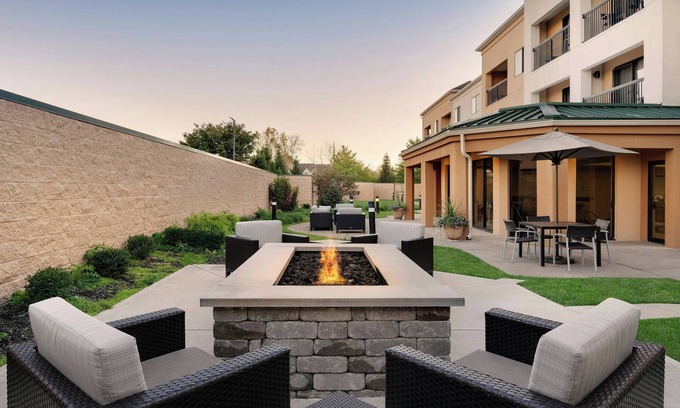 Southport Hotel | Courtyard by Marriott Indianapolis South