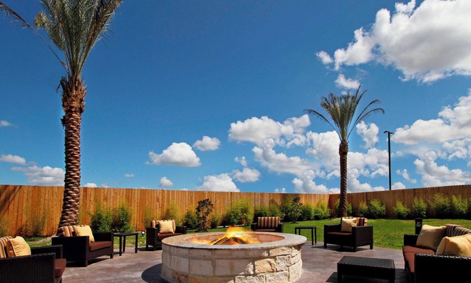 Victoria Hotel | Courtyard by Marriott Victoria