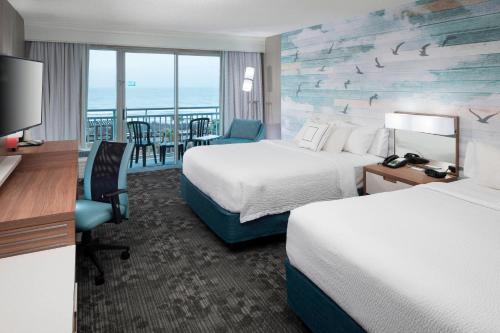 Carolina Beach Hotel | Courtyard Carolina Beach Oceanfront