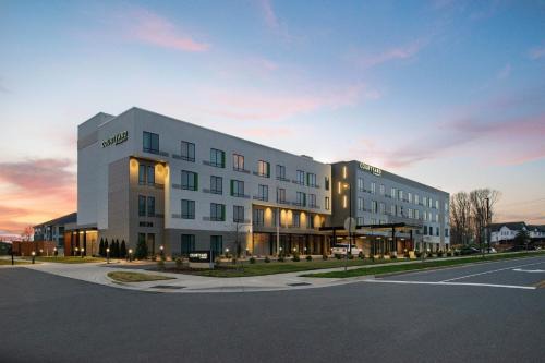 Dixie - Berryhill Hotel | Courtyard Charlotte Steele Creek