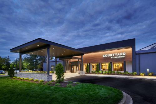 Half Day Hotel | Courtyard Chicago Lincolnshire