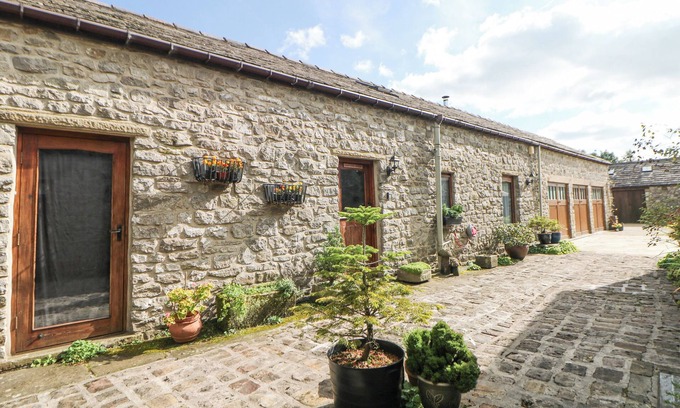 Peak District National Park Cottage | COURTYARD COTTAGE, family friendly in Chapel-En-Le-Frith