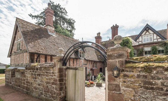 High Ercall Cottage | COURTYARD COTTAGE, family friendly, luxury holiday cottage in Meeson