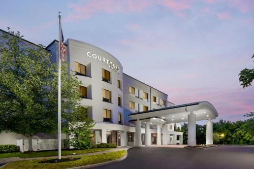 Newington Hotel | Courtyard Hartford Farmington