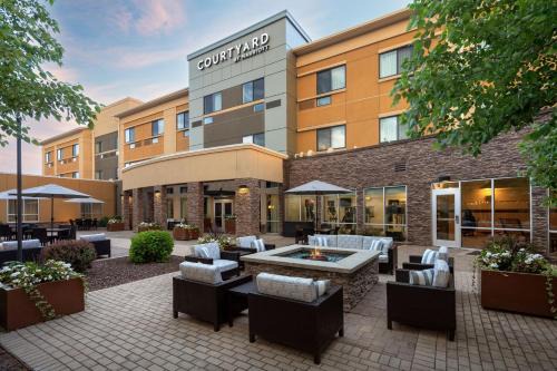 Mankato Hotel | Courtyard Mankato Hotel & Event Center