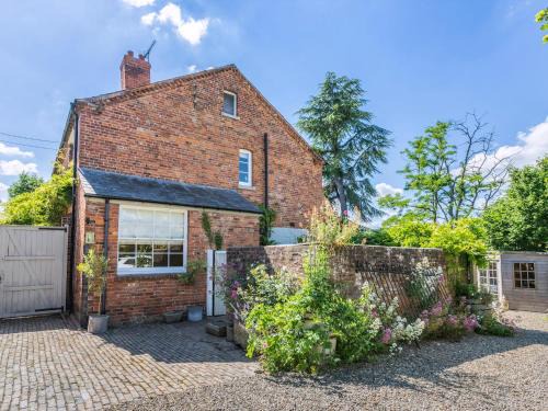 Boraston House | Courtyard Retreat