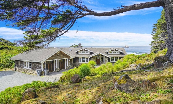 Arch Cape House | Cove Beach Lodge - Beachfront! - Beachcomber Vacation Homes