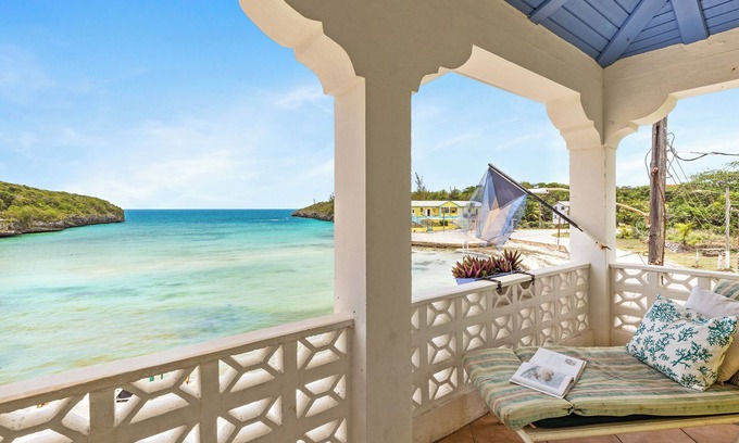Gregory Town House | Cove House Ocean Front. It's close to everything Eleuthera has to offer