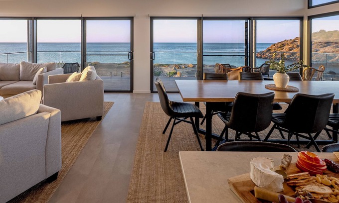 Penneshaw Apartment | Cove Landing Marina Apartment01-The SS Karatta