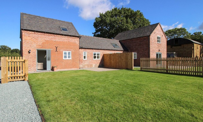 Stanton Upon Hine Heath Cottage | COW'OUSE, pet friendly, character holiday cottage in Shawbury