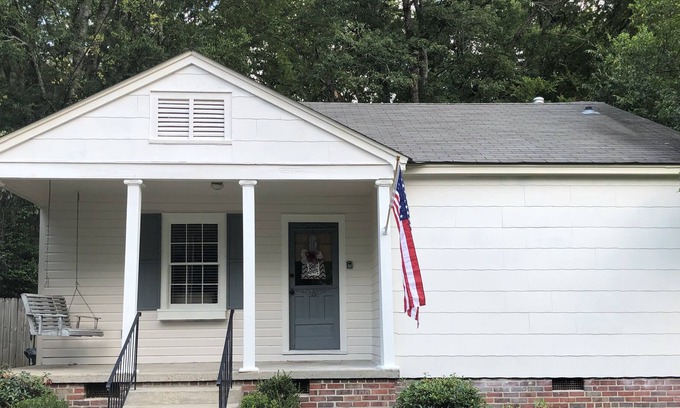 Starkville Cottage | Cowbell Cottage, 2 BR, Downtown, Close to Campus, Walk to Campus
