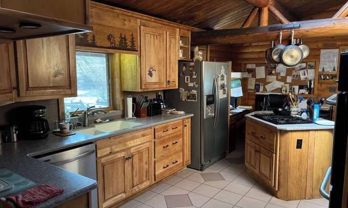 Wapiti Cabin | Cowboy Bunk House Cabin 1
