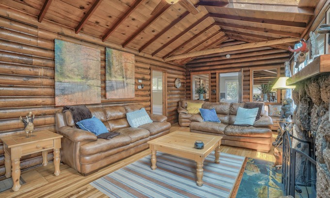 Cascade-Chipita Park House | Cowboy Cabin
