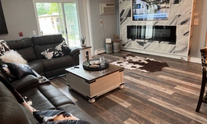 Appleton Apartment | Cowboy Couture at Ritchie’s Residence of Kensington