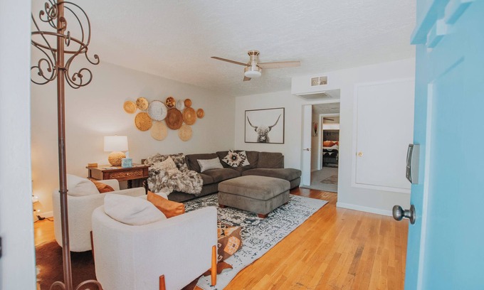 Westside House | Cowboy Den+Hot Tub+Game Room+Pet Friendly+No Pet Fee!