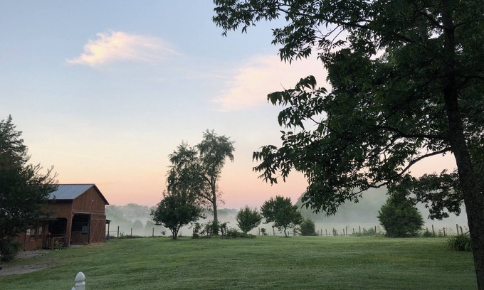 Chickamauga House | Cowboy guest house on the farm -bring your dog ! Work from here.