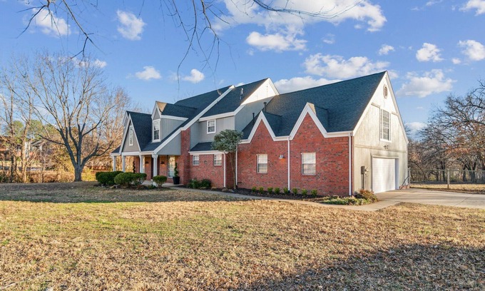 Tulsa House | Cowboy Inspired Fun For A Big Group Just Minutes from Tulsa’s Best Attractions!