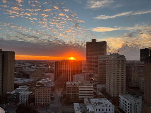 Downtown Fort Worth Apartment | Cowboy Live, Laugh, & Loft Fort Worth 2 bedroom Loft Downtown