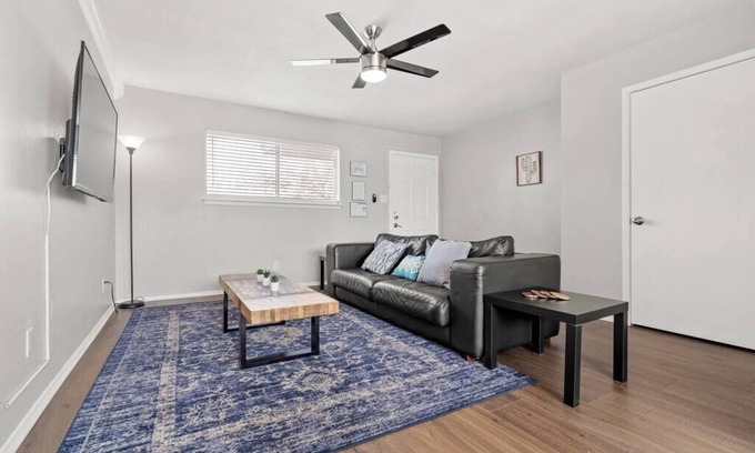 Central Arlington Apartment | Cowboys Retreat. Walk to AT&T Stadium