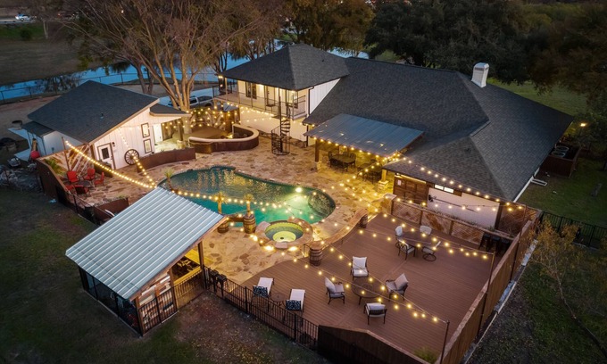 Fort Worth House | Cowtown Casa: A Place to Hang Your Hat