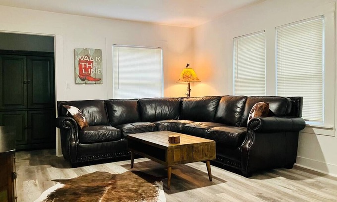 Fort Worth House | Cowtown Cottage - Stockyards