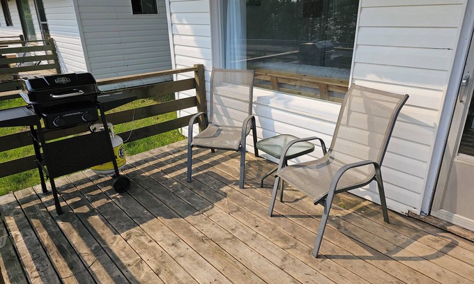 Addington Highlands Cabin | Coxy 1 bedroom w/a view of lake Mazinaw just 7KM from Bon Echo Provincial Park