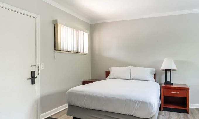 Riverview Apartment | Cozy and Stylish Downtown Detroit Flat | Sleeps 2 + WiFi