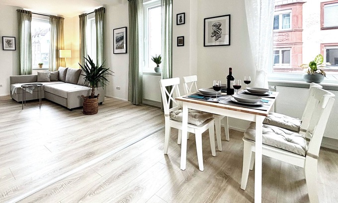 Kaiserslautern Apartment | COZEE - Spacious Apartment With Netflix