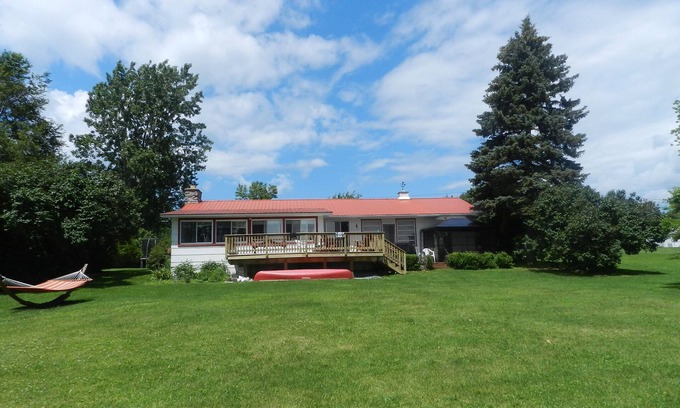 Swanton Cottage | Cozi 3 bedroom Lakefront Cottage with Private Beach