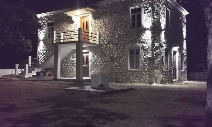 Fokiano House | Cozi centrally located country style apartment in a traditional stone house